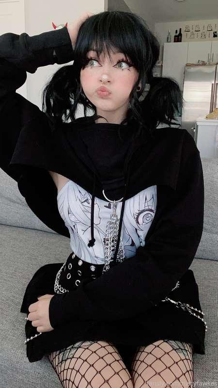 I need to bring back the goth looks for real ;pSeptember 202..