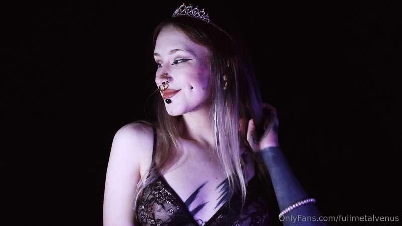 I'm back and I'm a fucking Princess ✨ 2025 is the year of ho..