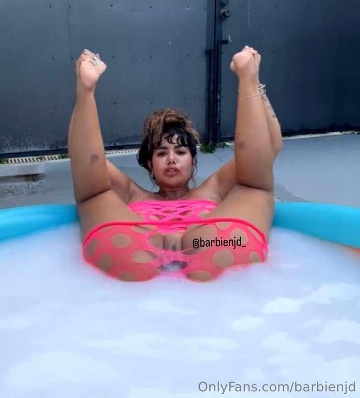 بث امس ع الاونلي فانز، حمام الحليب Yesterday's onlyfans live..