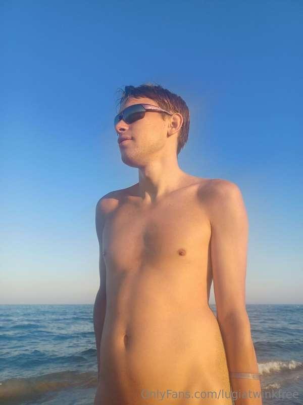 Already missing the summer 🔥🌞

Tip if you like and support m..