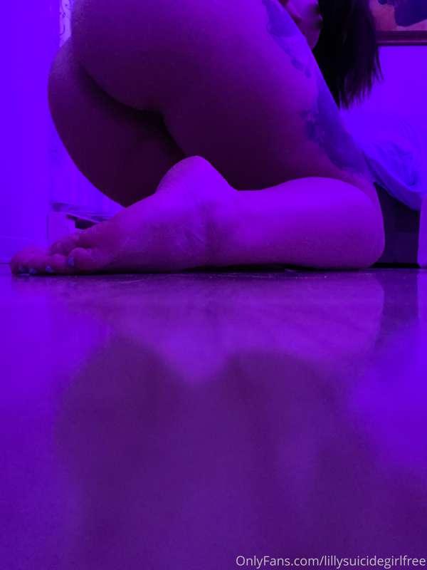 lillysuicidegirlfree main image