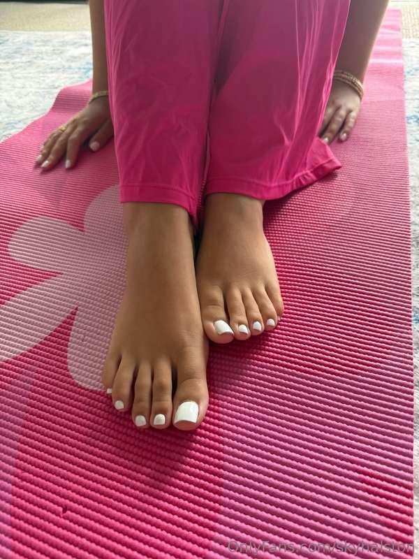 Another angle of my perfect toes for you 😏
