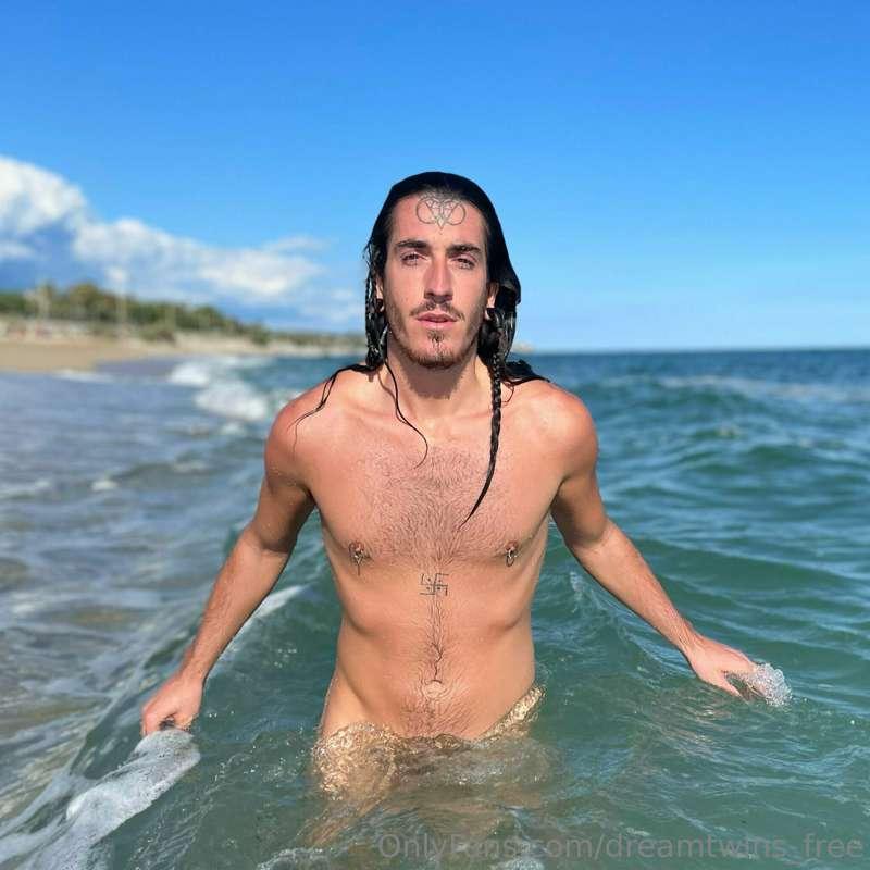 I love the sun and the sea ☀️