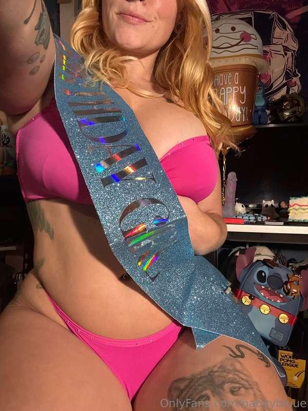 IM LIVE NOW😍🎂🎉 It’s my birthday stream come join and have so..