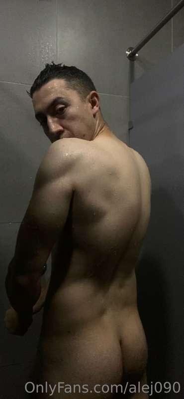 Come take a wet shower with me 💦🔥😈