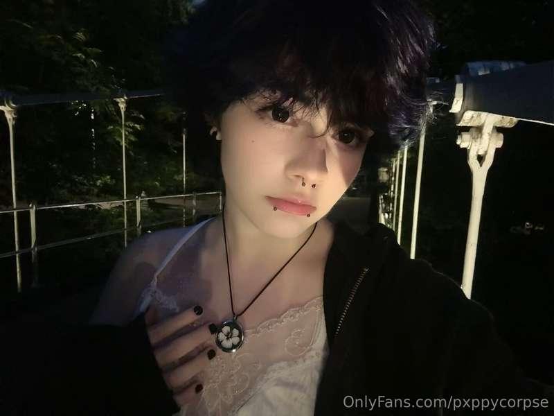 come find me waiting at the bridge 🖤