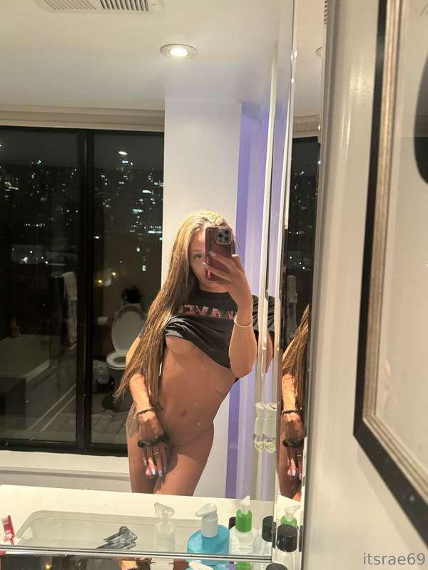 Wanna see what I'm hiding? Message me 😈🍆