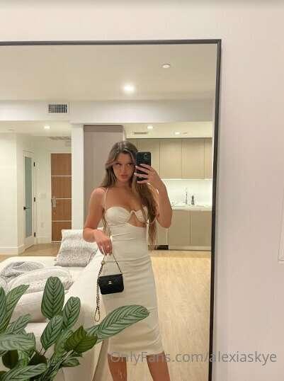 I definitely need some new dresses 🤭