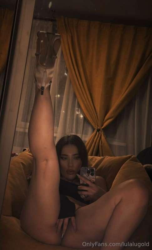 💘😈 @lunalolly25 💘😈Sweat, curves, and a whole lot of temptati..