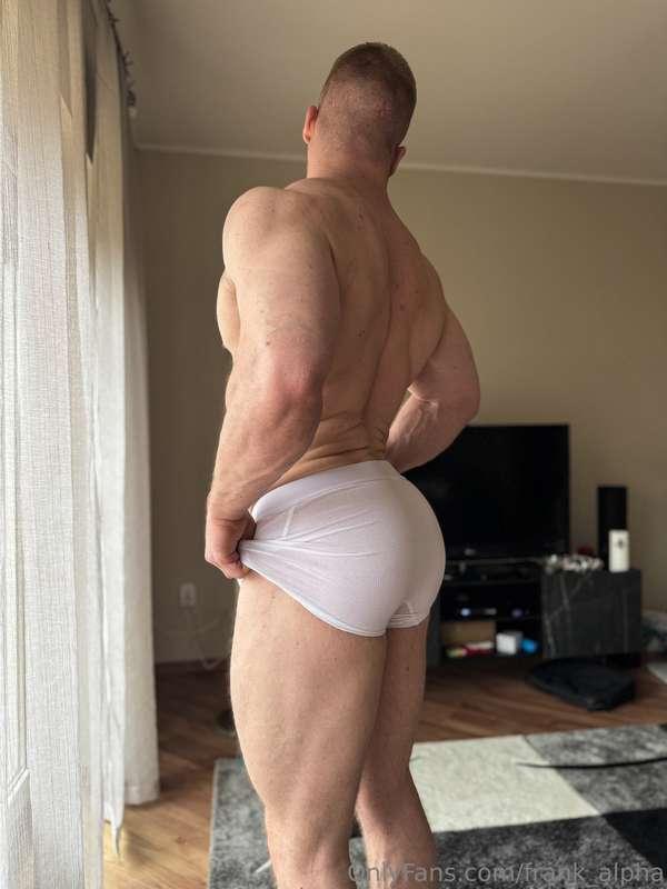 Why settle for less when you can have me?😉🍑