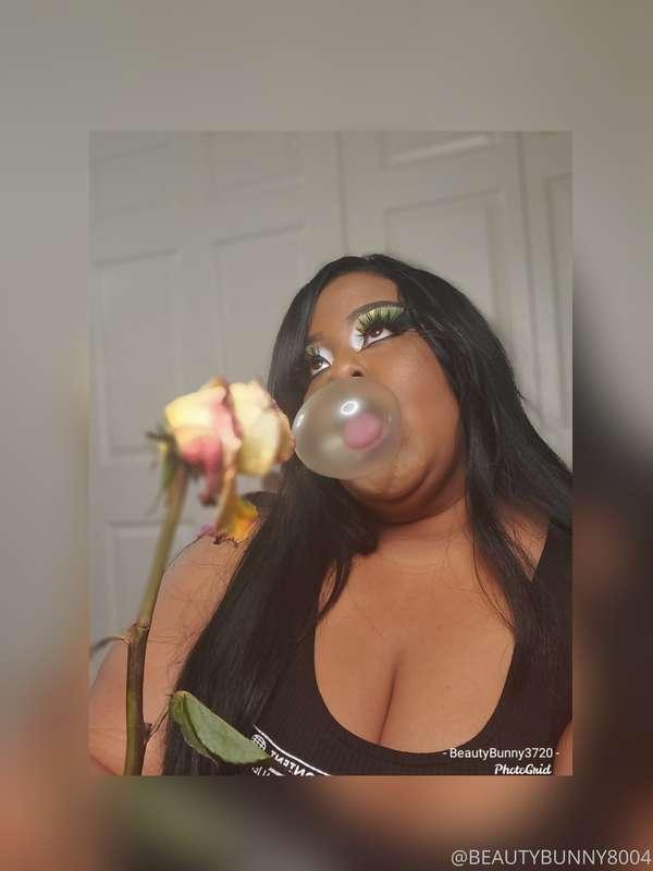 Blowing bubbles 4 u babes 😘💕💖💗💓💛🤤