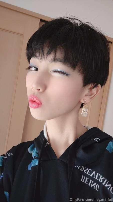 Blue eyeshadow💙