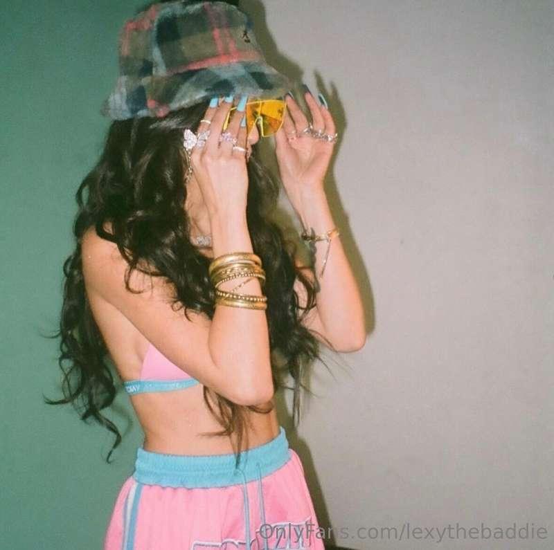 Hold me, down for one night- like I got three strikes 🔥