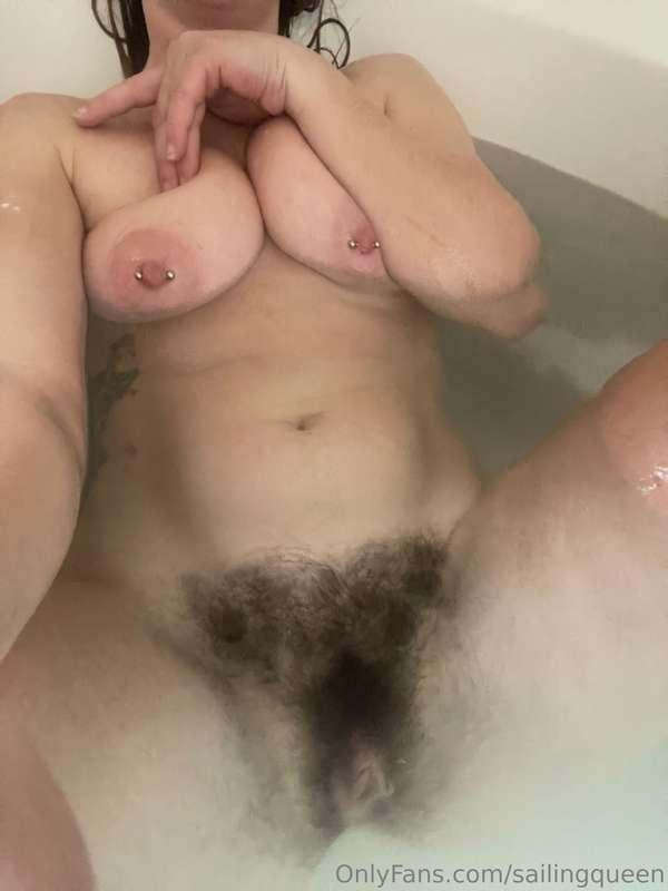Check your DMs for 17 min bath vid 😘