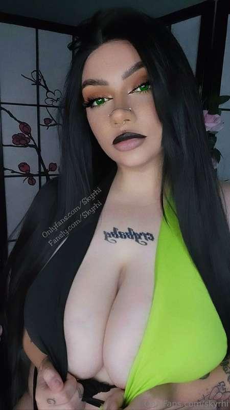 Patiently waiting for you to motorboat them 