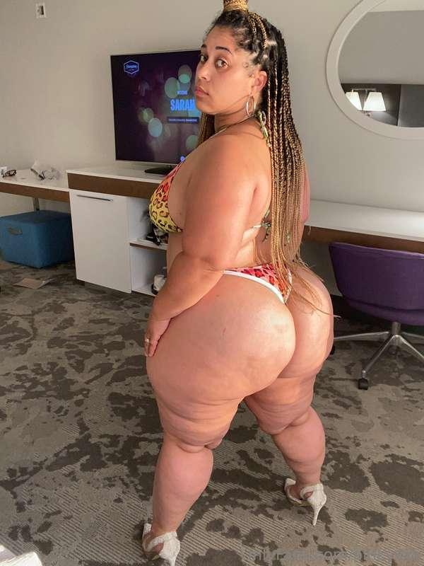 This ass has no business lookin’ this good... but here we ar..