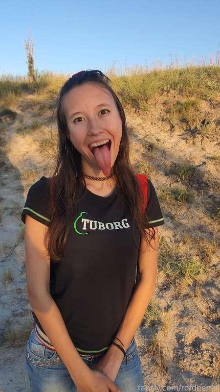 See my Tongue

#fyp
#rofdeenyt #sexy #fetish
#tongue #longtongue #bigtongue #tonguefetish 
