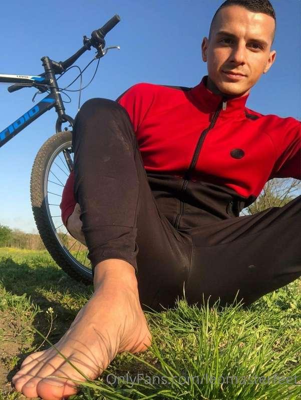 My big foot is waiting for your mouth 😎