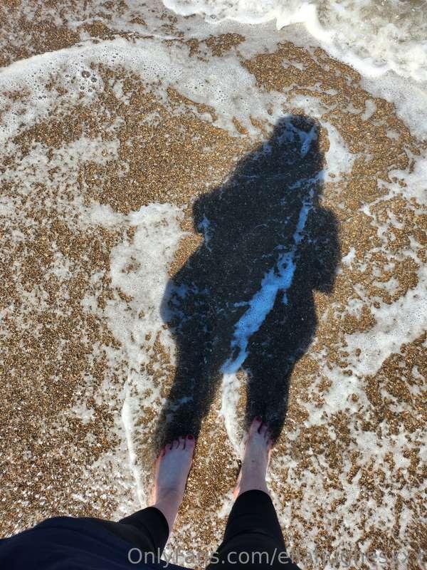 🎶 let’s go to the beach, beach. Let’s go get away 🎶