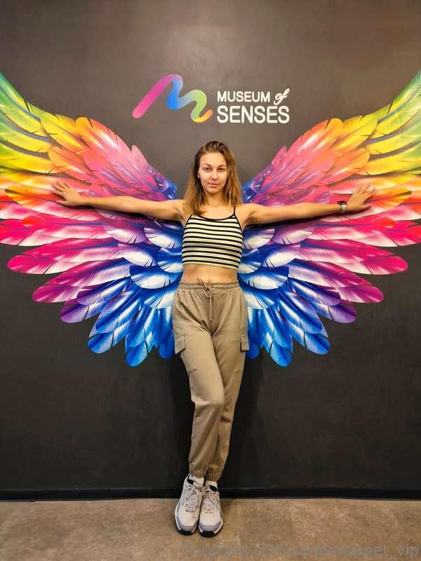 After the illusion room, I found these wings. A total change..