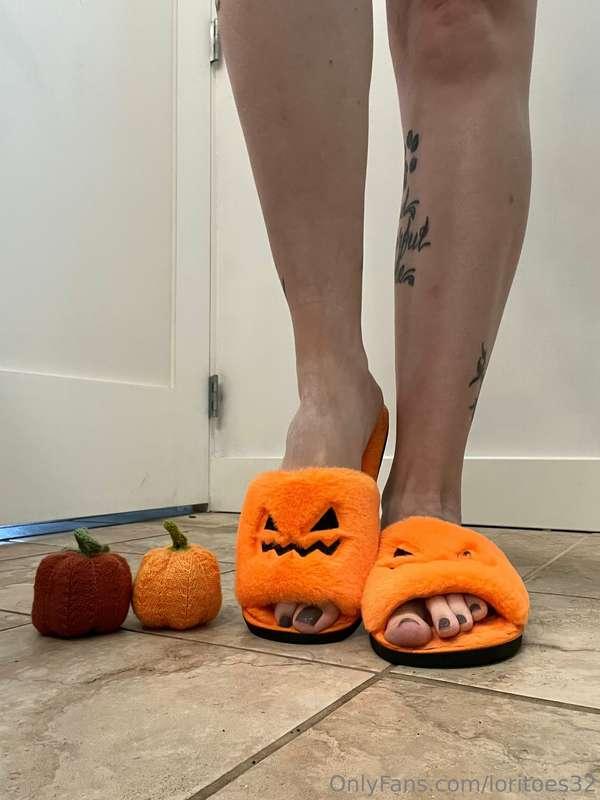 Trick or treat, Smell my feet! 🎃