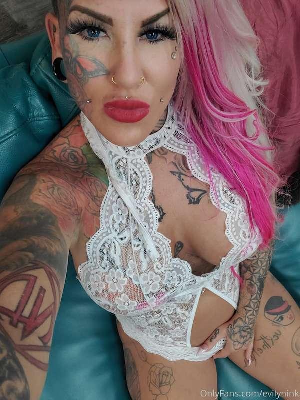 Behind the scenes on my shoot with @alterotic subscribe to w..