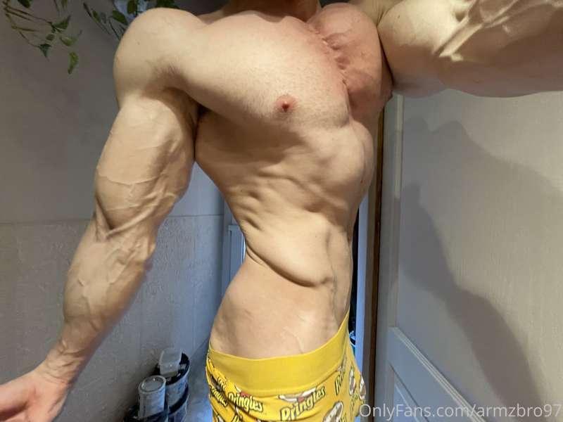 armzbro97 image #0