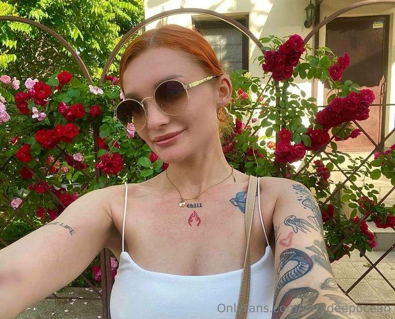 Which is brighter — my smile or the flowers?😊
