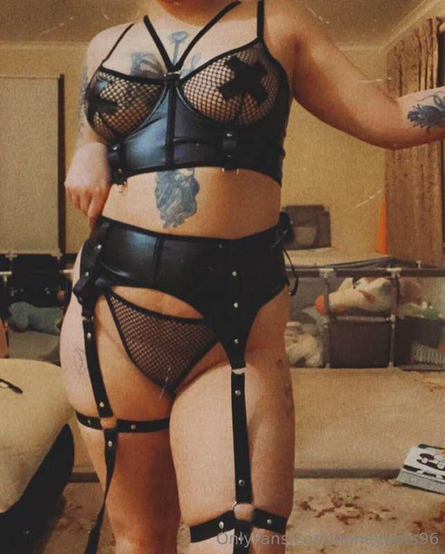 Message me today for your own kinky content 😉