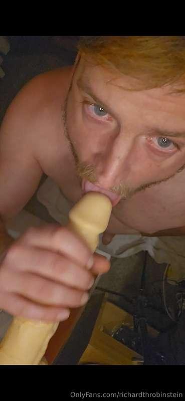 Can I suck you off, I want to make you cum down my throat. 