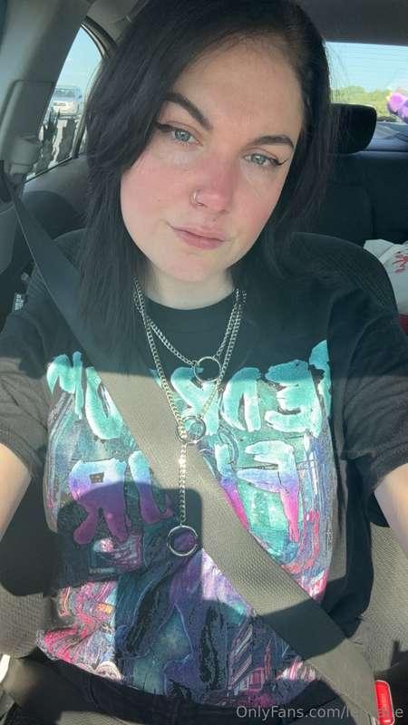 Show tonight! I did a more casual look this time!