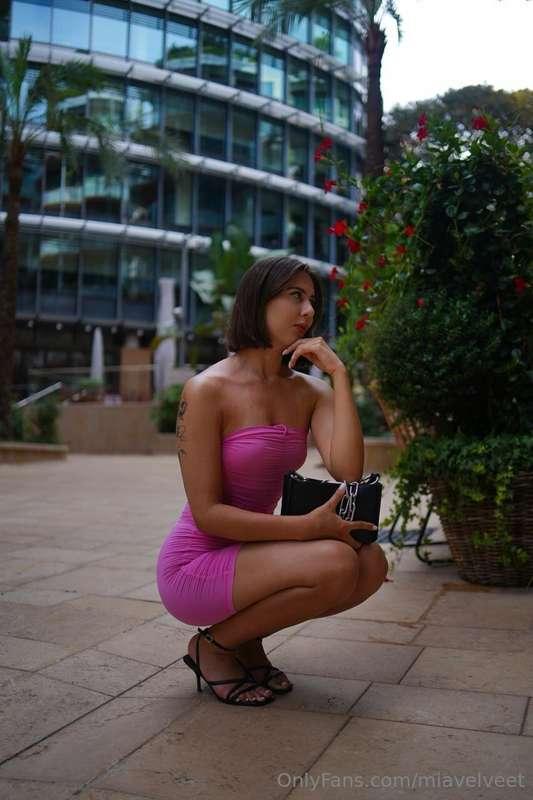 I officially declare the season of sexy dresses open 💕 Summe..