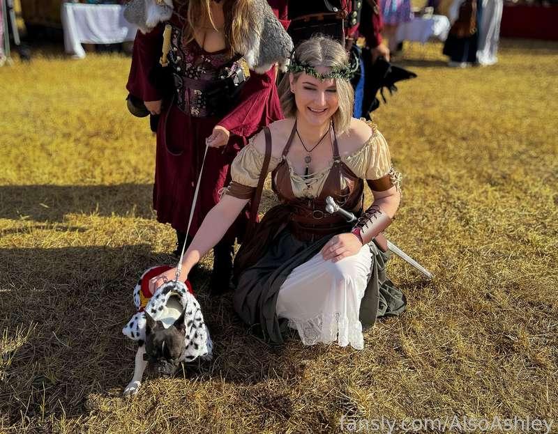 I Just Met the King... You only get one guess as to where I am currently... and the fit goes hard ⚔️ I'll be taking lots of fun pics to share 😘 #renfaire #trans #egirl #tradwife #tgirl #trap #femboy #feminization #sissy #ass #thicc #mtf #honeybirdette #cosplay #cosplayer