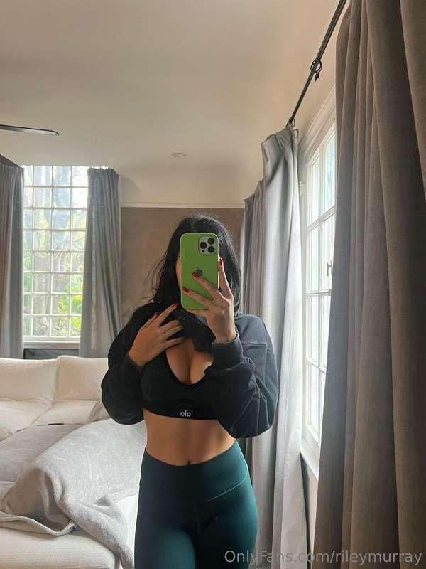 abs are comin in hot 🥵