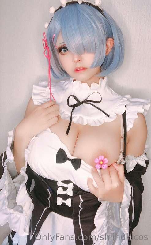 Hello babies, thug night I bring my rem cosplay with one of ..