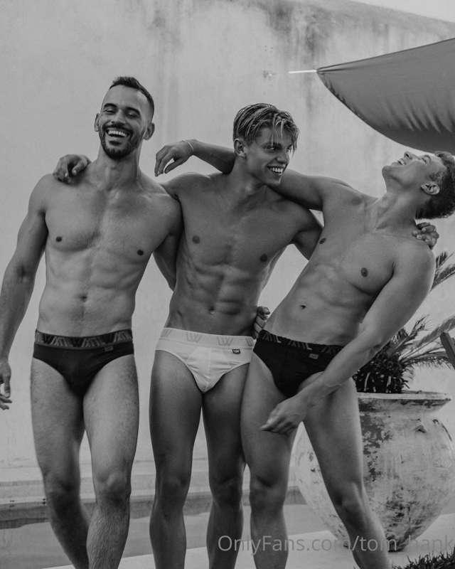 I love the gay hotels😋