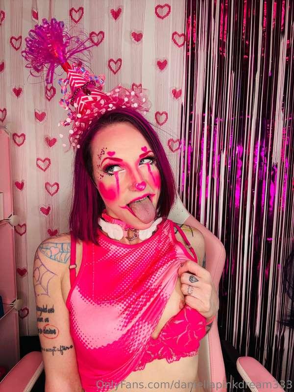 Can I be your valentine? 🩷💖 check out my amazon wishlist bab..
