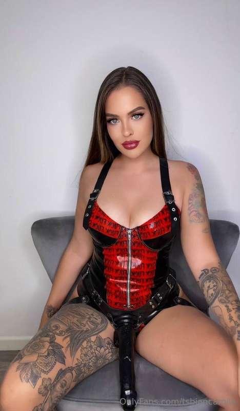 FEMDOM PAGE 🙇‍♂️Goddess @veronicainked wants to train your a..
