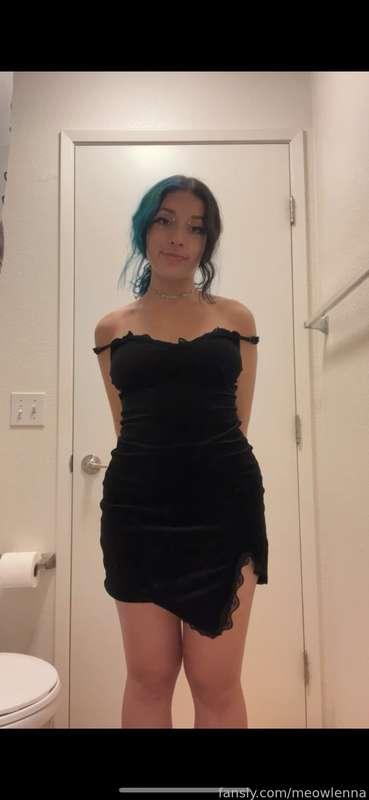 goooodmoaninggg☺️🖤🍾
in case u didn’t know.. it’s my birthday month 🥹
This year my whole family is out of town and most of my friends live far from me, so i’m spending it alone for the most part &gt;.&lt; 
id love to spend some time with you guys tho🥰 
tip this post and i’ll send u some luv back ^.^ 
Just a tip:🎈
$10 gets me a bday coffee ☕️ ☺️
$20 gets me a bday lunch or dinner! (would make me super happy)🥹
$40 gets me bday nails 🖤 (so i can look cute in the bday thank you videos i’ll be sending out 🤓)

no matter the tip i’ll make sure to give you some love ❤️ (and the full video to this in your inbox☺️) hopefully i find something fun to do but if not, i know i’ll have fun with you☺️💕