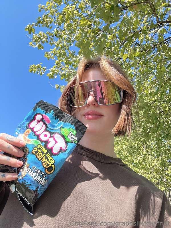Tip 5$ to buy me a treat 