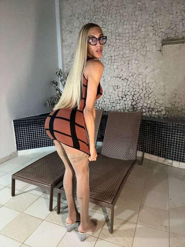 I'm your hot girl 💋 and your worst addiction 🔥.