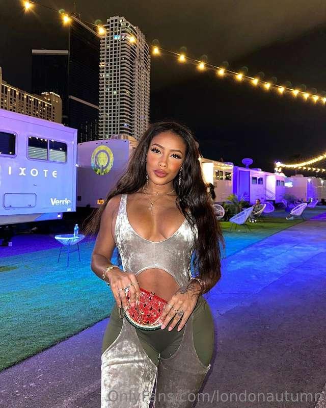 My outfit lastnight.. But wait till you unlock the next pic ..