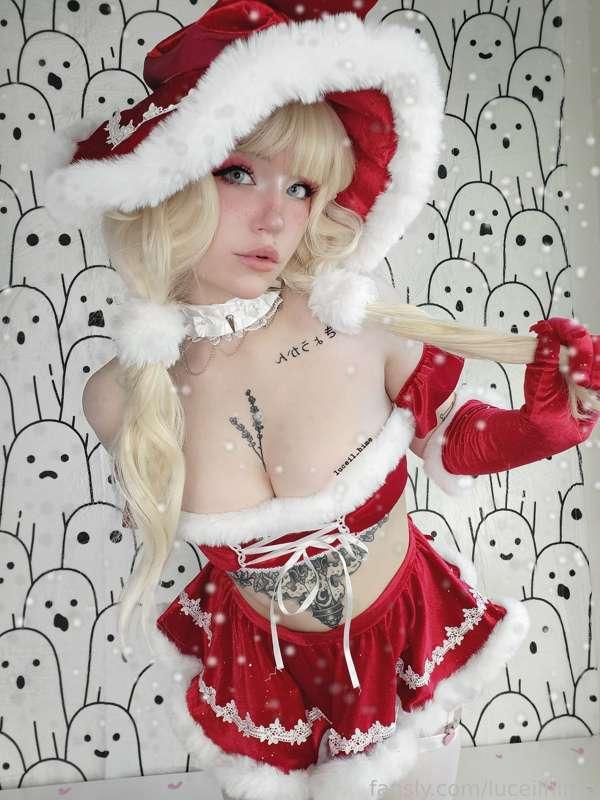 a hint to what will be coming tonight (i know christmas is OVER but this outfit came late :c)
this will be my last post of the year! Ill be back the 1st ^ . ^ I will still be responding to DM/s for my priority teir but new content will not be here until thee new year.((( BJ POV vid will be after New Years &lt;3)))

#fyp #christmas #christmaslingerie #witch #kawaii #cosplay #roleplaying #cosplaygirl #egirl #blueeyes #small #babyface #blonde