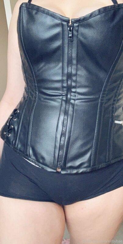 goodmorning ✨
i think today is corset day... ??