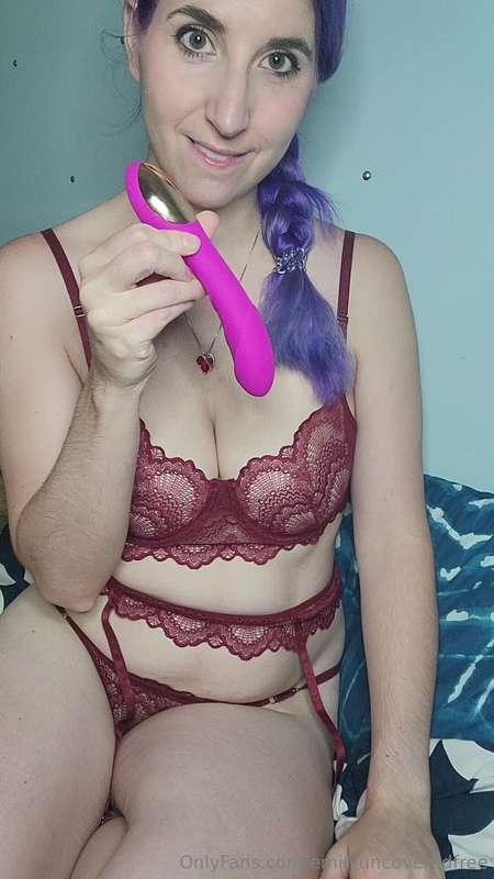 Video #54 - July 27, 2021 - 4m44I got a new toy - a gspot vi..