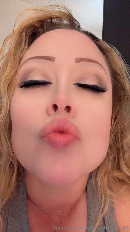 Would you cum all over my pretty face 💦 ?
