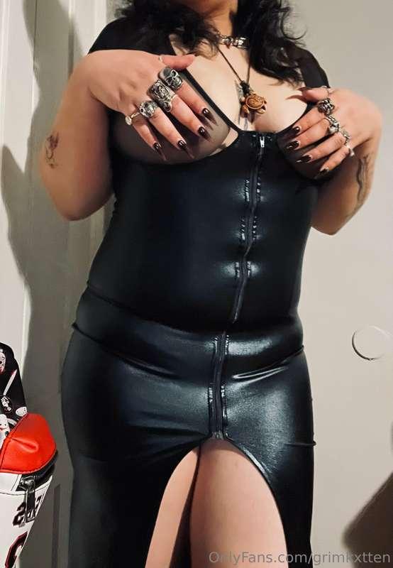 I have so many ideas with this dress!🦇
