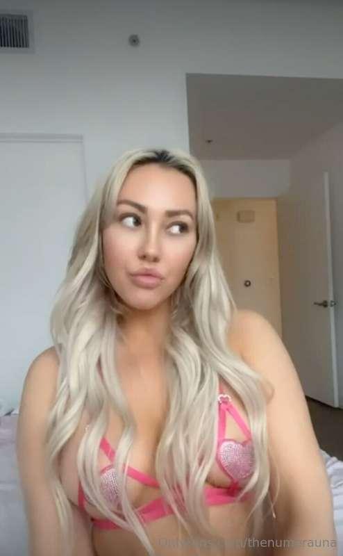 Dm me with a 40 dollar tip attached with a cock photo of you..