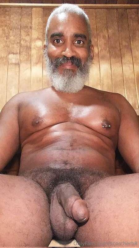 Sauna Saturday!  #beard #musculardaddy #gay #feet #gaycruisi..