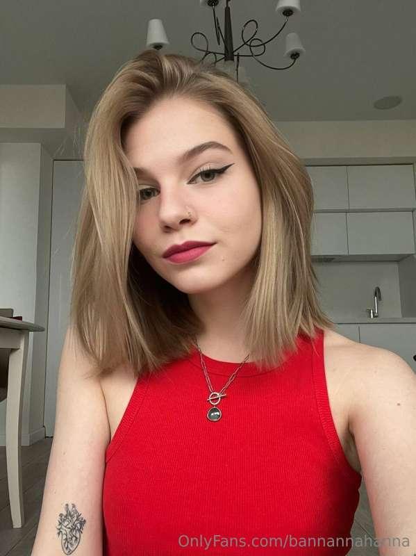 I love red❤️ but I dress it so rarely, for some reason in Re..